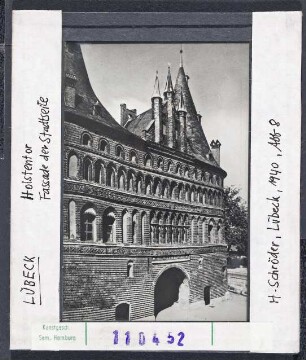 Lübeck: Holstentor, Fassade der Stadtseite