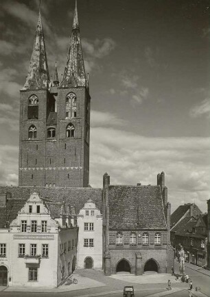 Stendal. Marienkirche und Rathaus, Möbius 1955