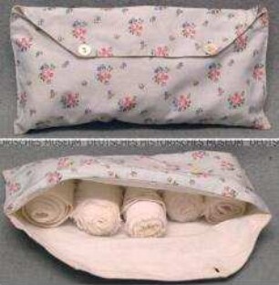 Tasche für Nabelbinden, mit Inhalt (6 Nabelbinden, 2 beschriftete Zettel mit Bändchen)