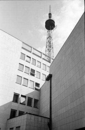 Straßburg: neues Funkhaus, Radio Strasbourg, Neubauecke mit Sendeturm