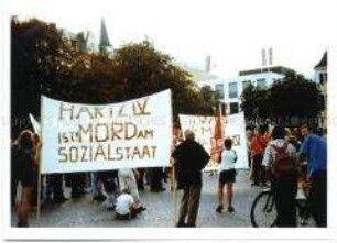 Transparent von der Montagsdemo gegen Hartz IV in Bonn