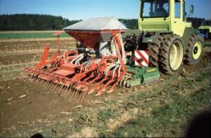 Fotografie: Drillkombination, Drillsaat, Kreiselegge, Pneumatische Verteilung, Schleppschar, Zwillingsreifen