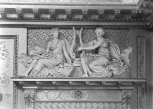 Zwei Musen: Erato? und Polyhymnia?