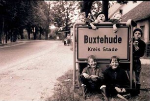 Buxtehude: Stadtschild mit Kindern