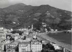 Ital. Riviera und Blick auf Levanto im Hinterland