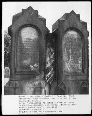 Grabstein des Arnold Fulda (gestorben 1866.06.17) und seiner Ehefrau Rosalie (geborene Brühl) (gestorben 1853.08.16)