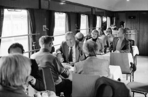 Gruppen im Salonwagen