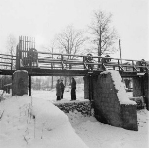 Wehr mit Staustufe
