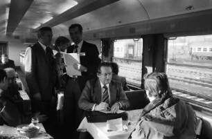 Gruppen mit Präsident der BD Karlsruhe Bubel im Gesellschaftswagen