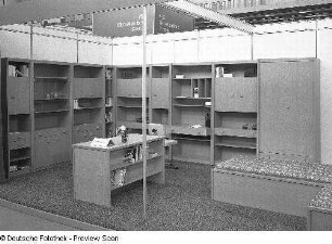 Ausstellungskoje mit Jugendzimmer des VEB Möbelkombinat Dessau