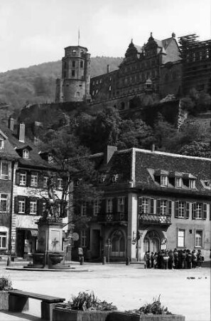 Heidelberg: Kornmarkt mit Blick zum Schloss