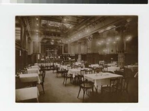 Dresden-Altstadt, Moritzstraße 1b. Restaurant "Löwenbräu" ("Münchner Löwenbräu") im Palais de Saxe. Speisesaal