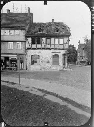 Quedlinburg, Lange Gasse 33. Ehem. Kaufmannshof "Weißer Engel" (1623). Straßenfront