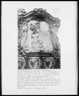Chorgestühl, Rückwände mit Szenen aus dem Leben des Heiligen Benedikt, Nordseite, 1. Relief von Osten: Verleihung der Ordenskleider