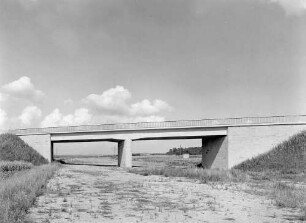 Überführung der L 1129 Beihingen - Pleidelsheim in km 559,888 (neu 559,709)