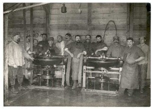 Fotos aus dem Kriegsgefangenenlager Puchheim: o.Nr.: Lager-Metzgerei