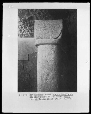 Säule mit Würfelkapitell