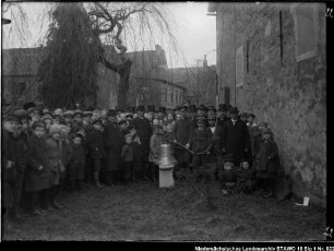 Die Johanniskirche [in Wolfenbüttel] erhält wieder eine Glocke (älterer Positivabzug vorhanden)
