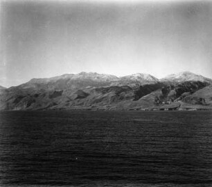 Küste nahe Kap Lithino : Nahe Kap Lithino an der Südküste von Kreta vom Wasser aus aufgenommen.