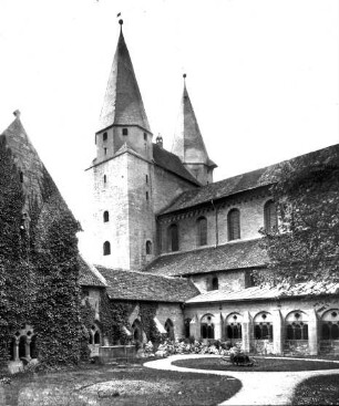 Königslutter am Elm, Stiftskirche St. Peter und Paul, Türme und Teil des Langhauses von SO