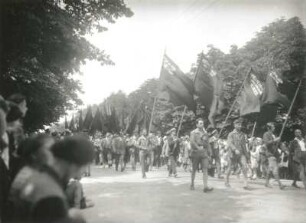 Wien. Internationales Arbeiterjugendtreffen am 15. Juli 1929. Demonstrationszug mit österreichischen Teilnehmern