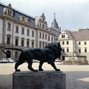 Regensburg. Schloß Thurm & Taxis. Seitenansicht vom Süd-Flügel