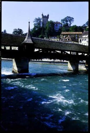 Luzern: Spreuerbrücke, Hintergrund Turm