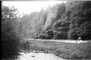 Lok 16, Arbeitszug bei Trillfingen, Eyachtal, Schwellenladen