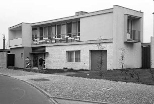 Berlin: Interbau; Zweigeschosseinfamilienhaus; Architekt Josef Lehmbrock; von vorn