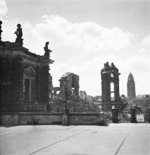 Dresden. Blick von der Brühlschen Terrasse nach Süden gegen die Frauenkirche