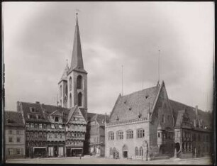 Holzmarktplatz, Halberstadt: Häuseransicht mit Kirchtürmen