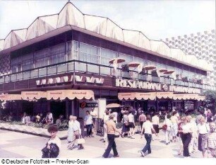 Dresden-Altstadt, Prager Straße 17. Großgaststätte "International" (1970-1972; H.-J. Richter, G. Gruner, L. Johne). Straßenansicht