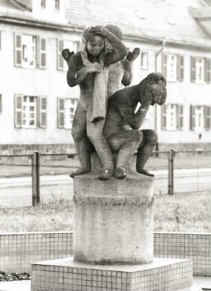 Brunnen mit Kinderfiguren