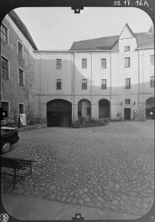 Kohren-Sahlis-Gnandstein. Burg Gnandstein (Baubeginn A. 13. Jh.). Südflügel. Ansicht über den Großen Burghof