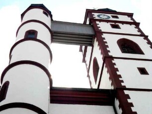 Stadtkirche-Kirchturm und runder Treppenturm von Norden-obere Geschosse mit Verbindungssteeg zur Glockenstube