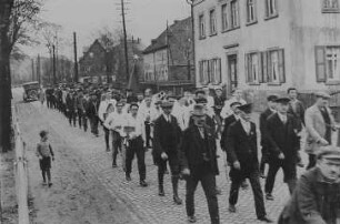 Demonstration in Raschau zum 1. Mai 1930 : Demonstration in Raschau zum 1. Mai 1930