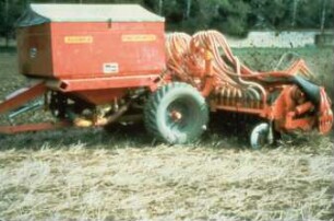 Fotografie: Mulchsaat, Bodenfräse, Drillmaschine, Pneumatische Verteilung, Breitsaat