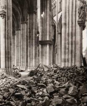 Kölner Dom, innen, mit Schutt