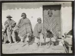 Quechua-Indianer aus Tarabuco in ursprünglicher Tracht