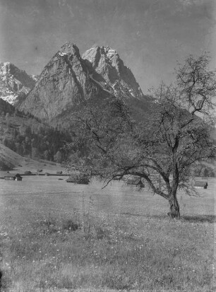 Waxenstein : Garmisch-Partenkirchen. Blick zum Waxenstein