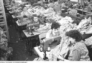 Leichtindustrie, u.a. Textilindustrie, Herstellung von Radiogeräten, Federballschläger, VEB Automobilwerk Eisenach, VEB Ankerwerk Rudolstadt - Anker Steinbaukästen, Januar - Juli 1960
