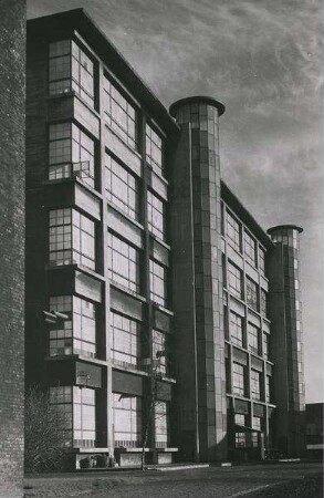 "Röntgen Müller" (aus der Serie "Hamburg als Industrieplatz")