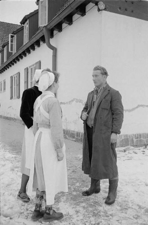 Landflucht. Der einstige Traktorist und nachmalige Kraftfahrer Herbert Quade im Gespräch mit zwei Gemeindeschwestern