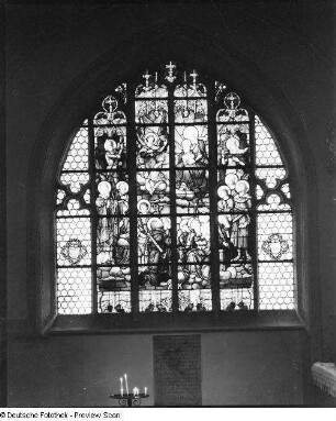 Landsberg am Lech. Stadtpfarrkirche Mariä Himmelfahrt. Innenansicht, Glasfenster