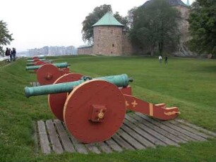 Oslo - Festung Akershus : Kanonen auf der Festung Akershus. Aufgenommen in Oslo im September 2004