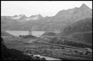 Silvrettasee: Rohrleitung und Staumauer