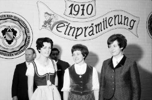 Freiburg: Weinbauinstitut; Badische Weinkönigin mit Prinzessinen