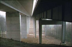 Sulzbachviadukt, Neubau 1981-1984, Ansicht der alten und der neuen Brücke von unten