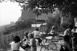Weil-Ötlingen: Ortstraße von unten [auf Terrasse]