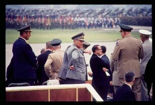 Fliegerhorst Hanau/ wartende Militärs